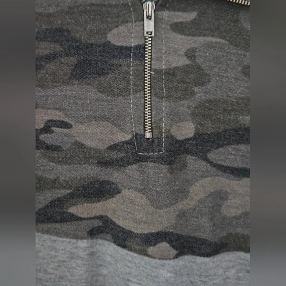 Camo and grey quarter zip sweatshirt - Picture 2 of 4